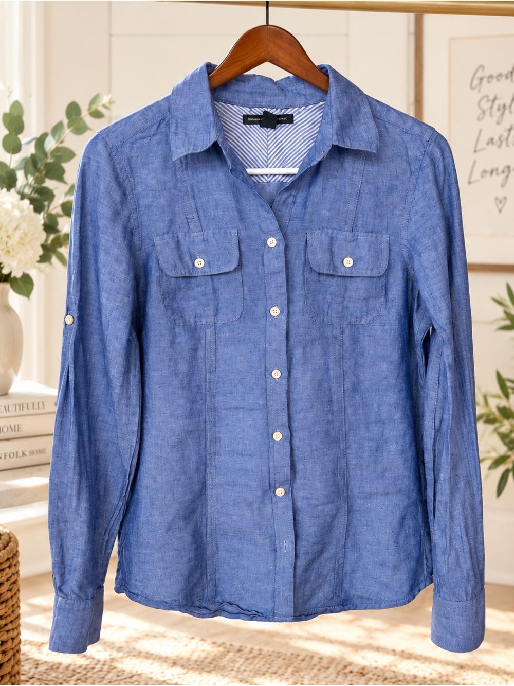 Banana Republic Blue Chambray Button Down Shirt – Women’s Size 2